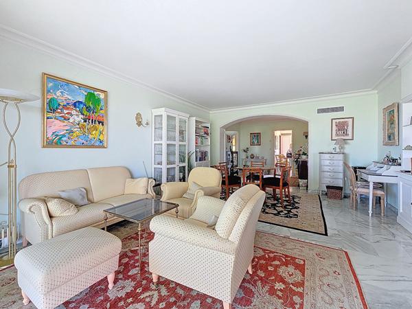 Appartement Cannes 4 pièces 123.30 m² dernier étage terrasse vue verdure et mer