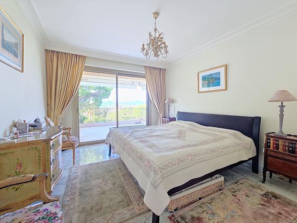 Appartement Cannes 4 pièces 123.30 m² dernier étage terrasse vue verdure et mer