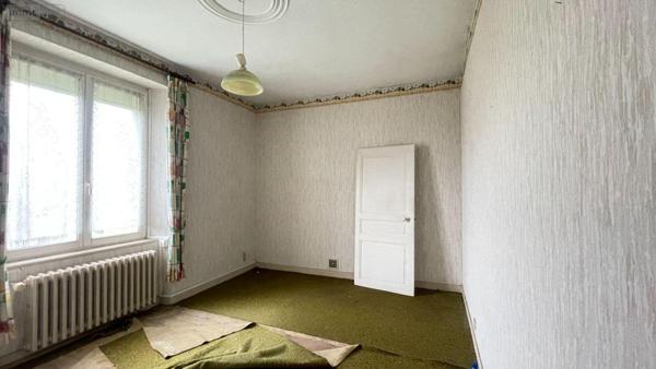 Maison à restaurer à vendre à Carhaix-Plouguer dans le Finistère (29270), ref : C222