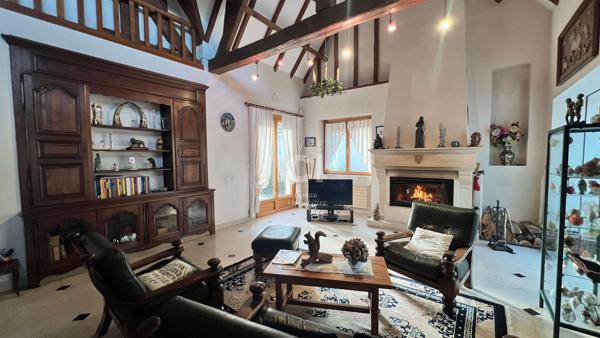MAISON 150 M² - 5 CHAMBRES - 1200 m² JARDIN - PISCINE - MENARDAIS