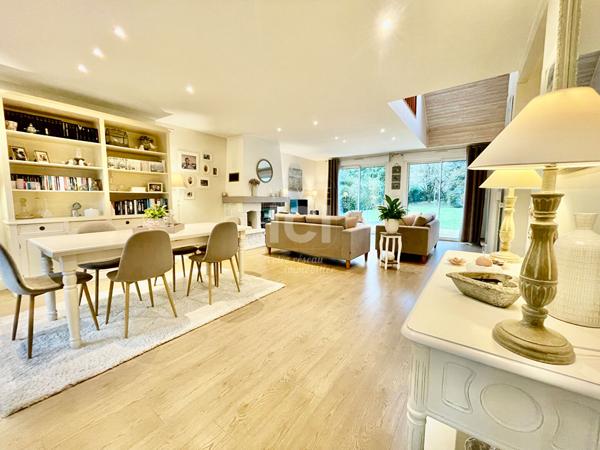 MAISON 150 M² - 5 CHAMBRES - 1200 m² JARDIN - PISCINE - MENARDAIS