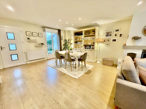 MAISON 150 M² - 5 CHAMBRES - 1200 m² JARDIN - PISCINE - MENARDAIS