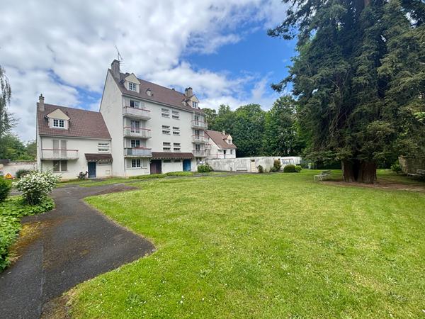Appartement Pontoise 5 pièce(s) 104 m2 - Centre ville gare 273 000 € **  - Référence  11238