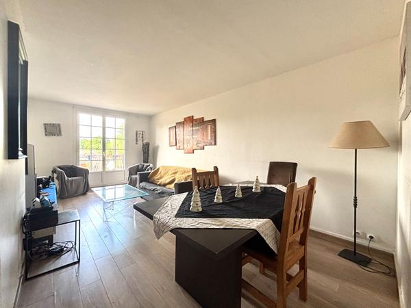 Appartement Pontoise 5 pièce(s) 104 m2 - Centre ville gare 273 000 € **  - Référence  11238