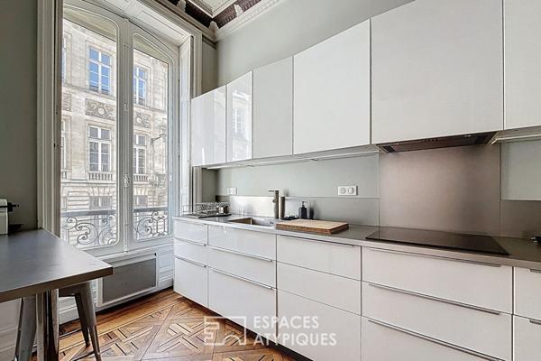 Appartement de caractère avec balcon au coeur du Triangle d’Or à Bordeaux