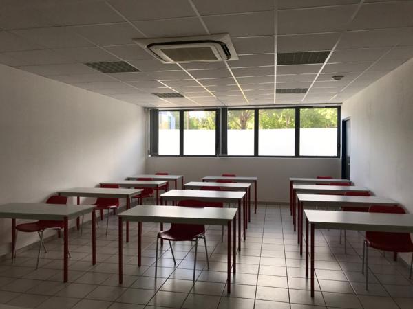 Bureaux à vendre à Avignon en rez-de-chaussée avec parkings et accès tram