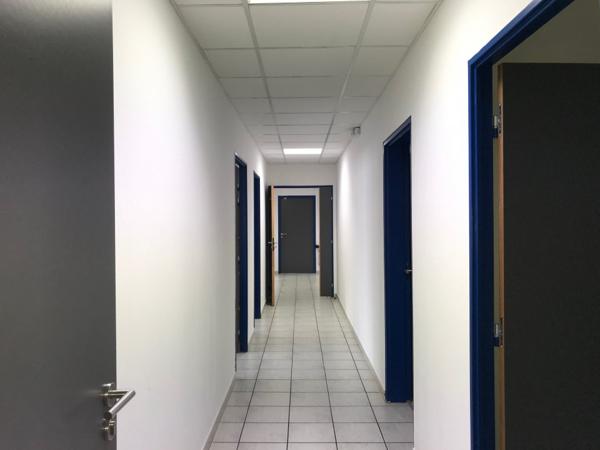 Bureaux à vendre à Avignon en rez-de-chaussée avec parkings et accès tram
