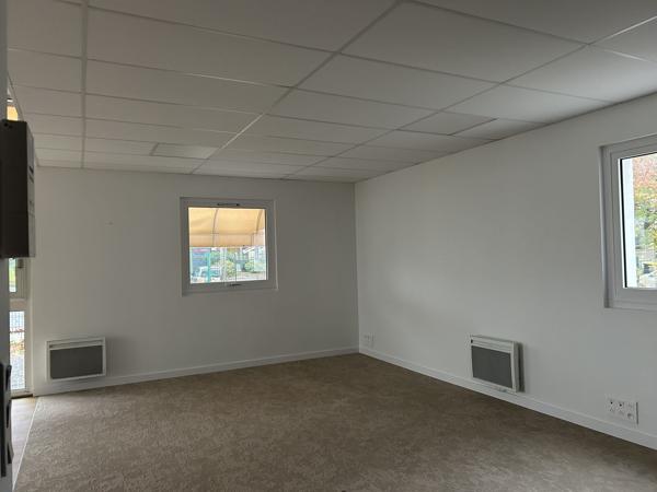 A LOUER - 191 M2 - BUREAUX - STOCKAGE - PONTCHATEAU