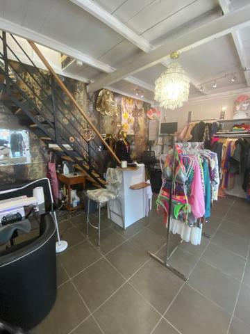 Local professionnel 60 m2 en R+1 FdF