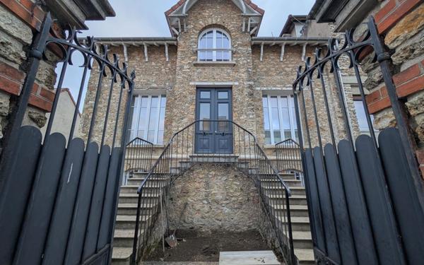 Maison à vendre    7 pièces • 209 m2 Évry