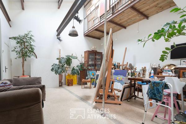 Loft avec piscine intérieure et appartements à usage mixte