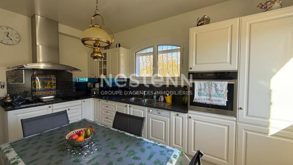 Demeure d'exception de 224 m2 avec 4 chambres et son garage à Trets