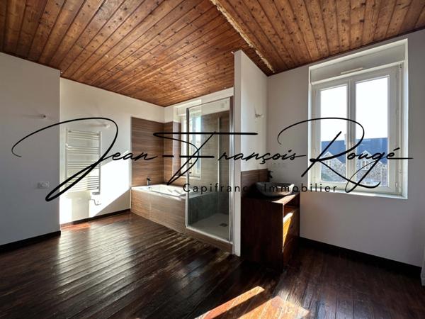 Agon-Coutainville, proche du havre et à deux kilomètres de la plage, maison en pierres de 160 m² !