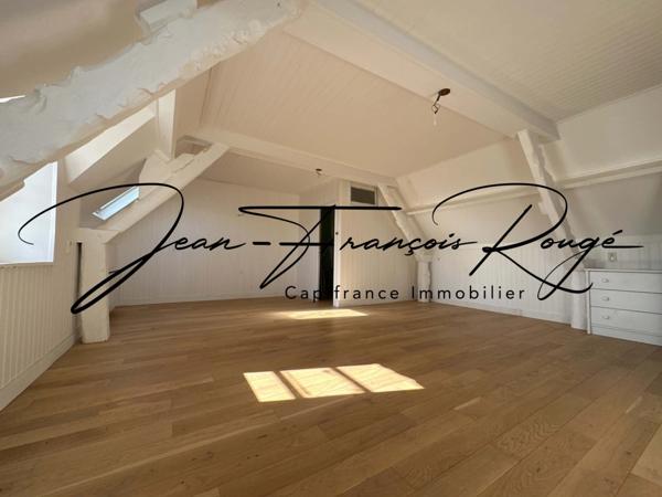 Agon-Coutainville, proche du havre et à deux kilomètres de la plage, maison en pierres de 160 m² !