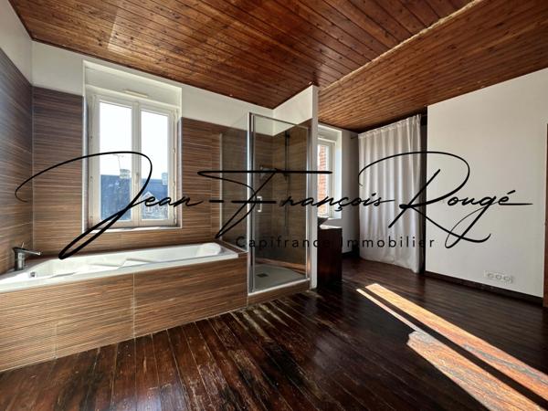 Agon-Coutainville, proche du havre et à deux kilomètres de la plage, maison en pierres de 160 m² !