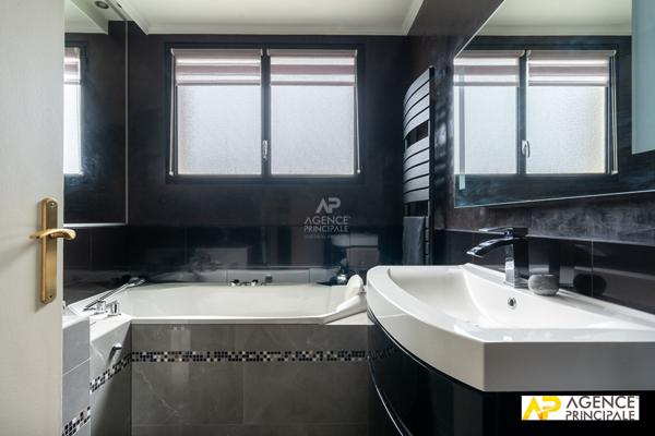 Appartement 4 pièce(s) 95 m2 530 000 € **  - Référence  4748