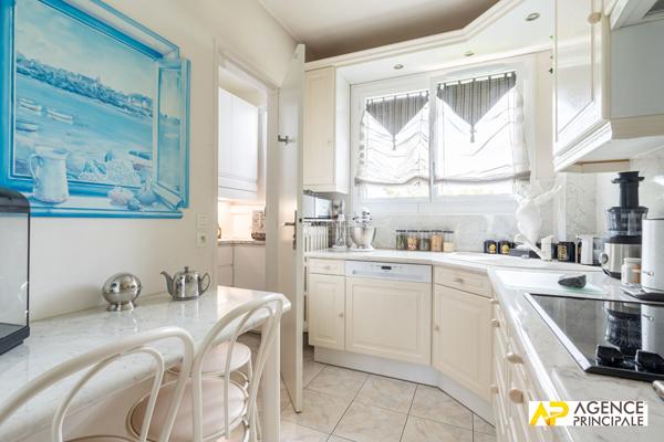 Appartement 4 pièce(s) 95 m2 530 000 € **  - Référence  4748