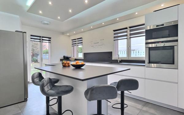 Maison à vendre    4 pièces •  La Ville-du-Bois