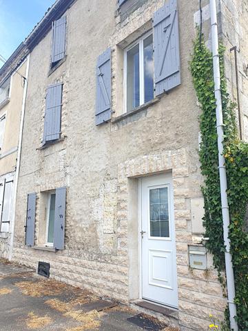 Maison de ville 5 chambres – 132 m² – 6 pièces-Tout à pied à BarbezieuxBARBEZIEUX SAINT HILAIRE (16)