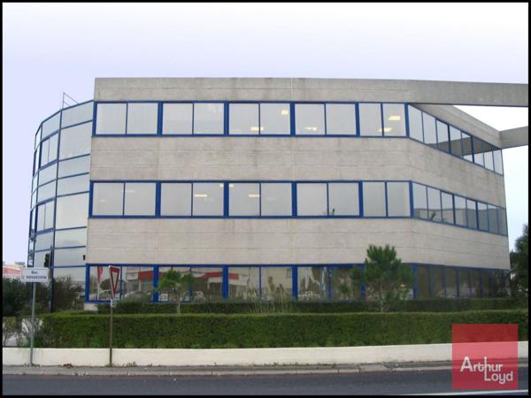 A LOUER - BUREAUX - MAUGUIO FREJORGUES