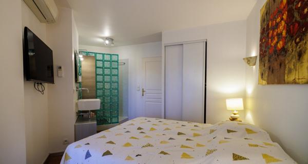 AIX EN PROVENCE - APPARTEMENT - T4 - ASCENSEUR - TERRASSE - PARKING - BOXE - 440 000