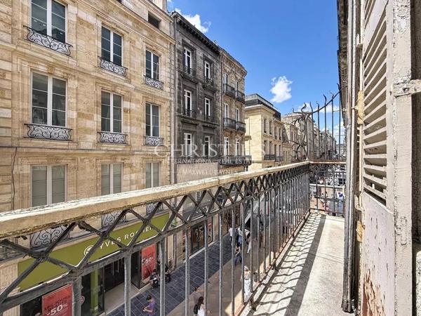 Bordeaux centre — Immeuble divisé en volumes, entièrement rénové, 8 chambres indépendantes