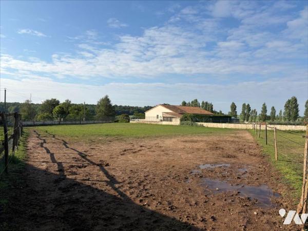 PROPRIETE EQUESTRE ENTRE POITIERS ET CHATELLERAULT