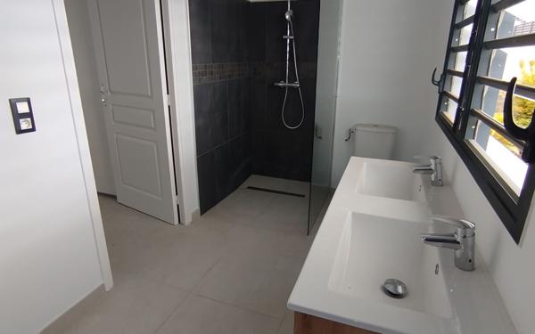 Appartement à louer    4 pièces •  Saint-Paul