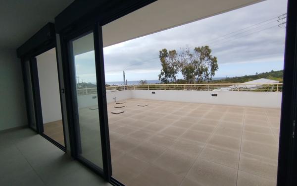 Appartement à louer    4 pièces •  Saint-Paul