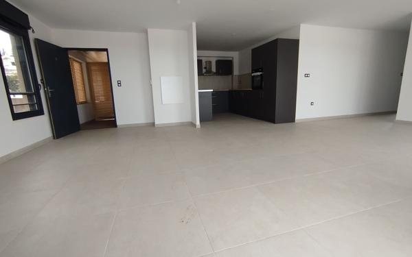 Appartement à louer    4 pièces •  Saint-Paul