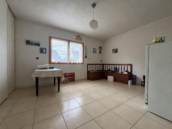 Maison familiale à Saint-Jean-De-Linières _192.4 m2 _