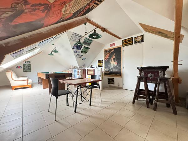 Maison familiale à Saint-Jean-De-Linières _192.4 m2 _