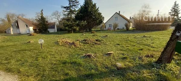 Nous vous proposons à la vente ce terrain de 913m² situé à Vineuil (5 minutes sud de Blois).