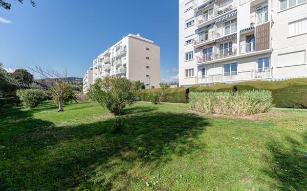 Appartement à vendre    3 pièces • 71 m2 Nice