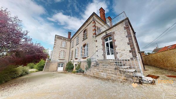 Bien d'exception Bayel sur un hectare de terrain avec dépendances