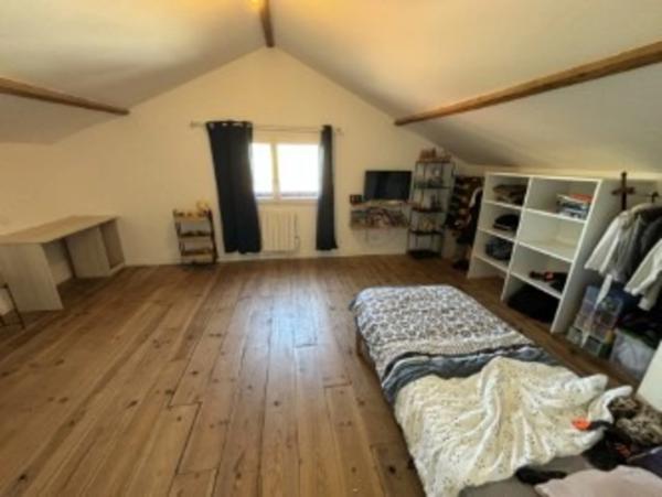 Appartement à vendre 4 pièces DAX (40) dans secteur calme proximité tout commerce.