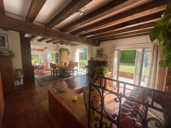 Maison traditionnelle aux prestations élevées et soignées