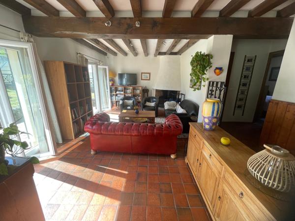 Maison traditionnelle aux prestations élevées et soignées