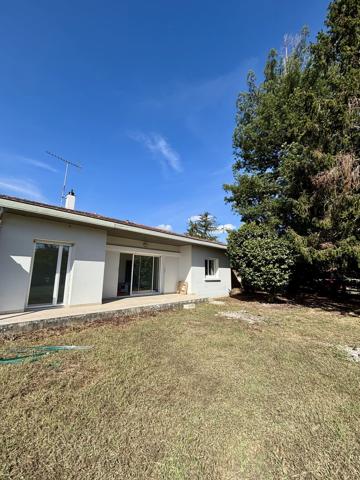 Maison avec garage et jardin