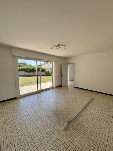 Maison avec garage et jardin
