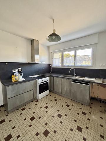 Maison avec garage et jardin