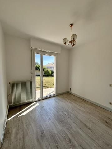 Maison avec garage et jardin