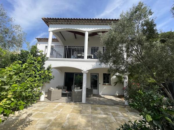 Vente Villa 8 pièces 184 m2 à Cavalaire-sur-Mer