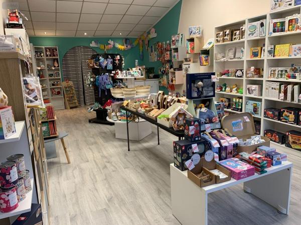 Local commercial à louer à Bailleul dans le Nord (59270), ref : FLOCB451