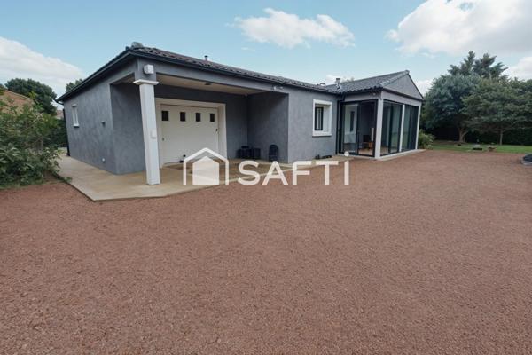 Villa de plein pied avec piscine et garage à Pezens