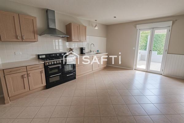 Villa de plein pied avec piscine et garage à Pezens