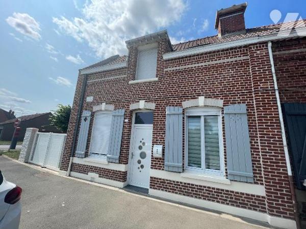 A 5 minutes de la gare, découvrez cette très belle maison flamande semi-individuelle bâtie sur ...