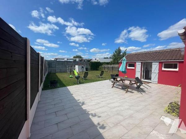 A 5 minutes de la gare, découvrez cette très belle maison flamande semi-individuelle bâtie sur ...