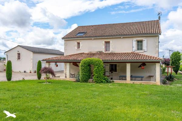 Maison à vendre 335 000 € Sainte-Bazeille 8 p 310 m² DPE B