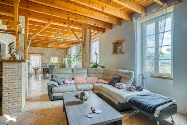 Maison à vendre 335 000 € Sainte-Bazeille 8 p 310 m² DPE B